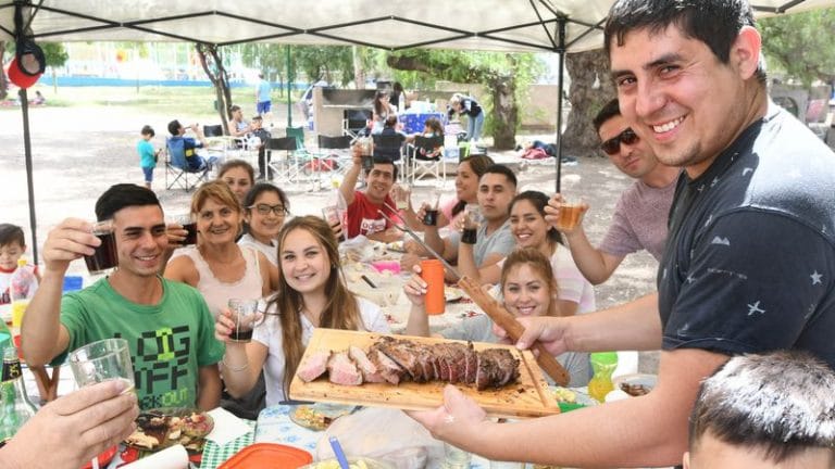 Fiestas de fin de año: Ziliotto aseguró que buscarán «distintas alternativas» pero la llegada de familiares «nos puede llegar a producir una gran expansión del virus»