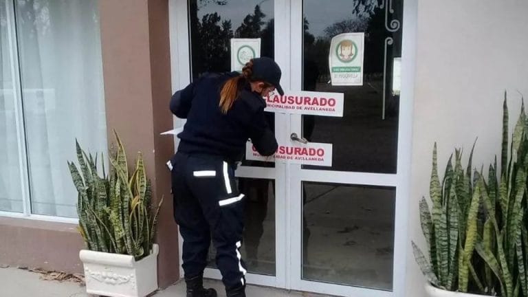 Santa Fe: Los sorprendieron en una fiesta clandestina, clausuraron el lugar y les cobraron el hisopado en un privado para no sobrecargar la Salud pública