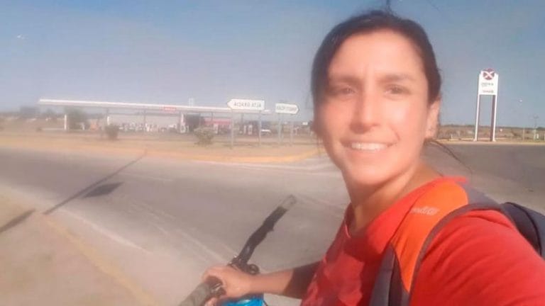Enfermera pedalea 40 kilómetros por día desde ciudad de Córdoba hasta Alta Gracia: “Mis hijas me motivan a pelearla”
