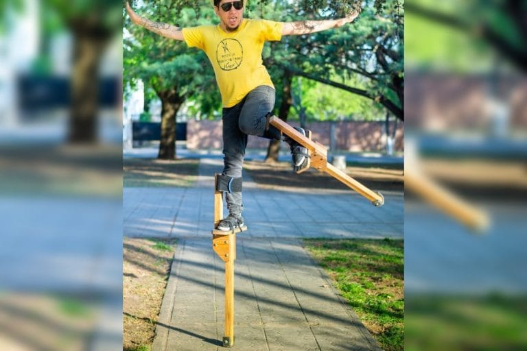 Reinventarse en tiempos de pandemia: de artista circense y tener que vender sus herramientas de trabajo a fabricante de zancos