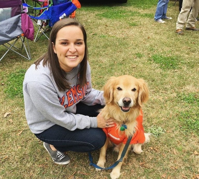 La despedida de una mujer a su perro que recorrió las redes