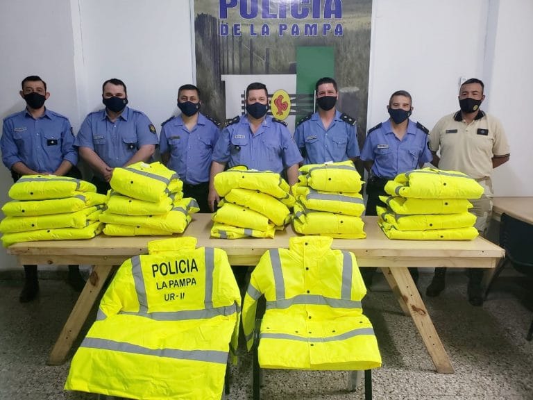 La Unidad Regional II recibió uniformes para efectivos que trabajan en puestos camineros y de seguridad rural