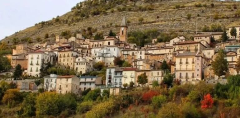 Italia: un pueblo ofrece sueldos de 9.500 dólares para no desaparecer