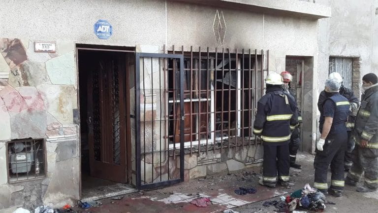 Mueren una mujer y sus nietas de 10 y 16 años al incendiarse una vivienda en Mendoza