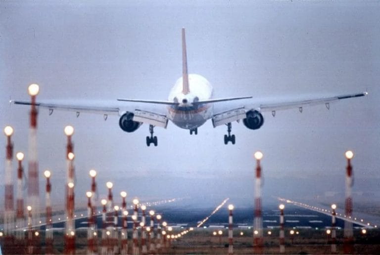Quedó oficializada la norma que autoriza el regreso de los vuelos internacionales
