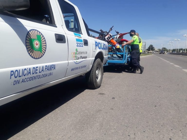 Allanamientos por “picadas” en Santa Rosa: Pasó un semáforo en rojo, provocó un grave accidente y hoy la Policía pudo esclarecer a los autores del hecho
