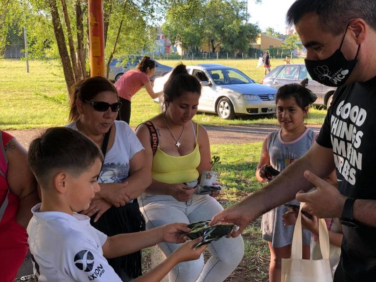 Funcionarios recorrieron el Paseo de los Inmigrantes concientizando sobre el uso del tapabocas