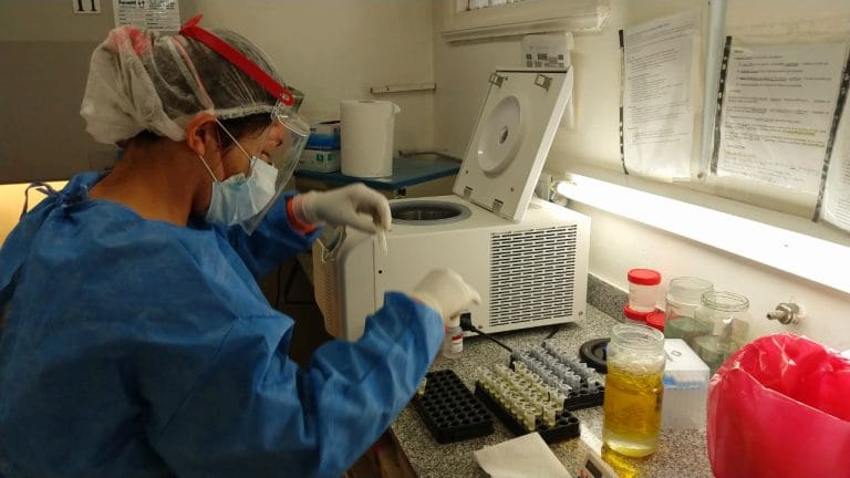 Incorporan moderno equipamiento al Laboratorio del Gobernador Centeno