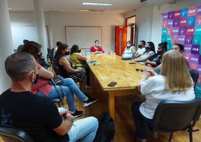 Los Servicios Sociales de Base se reunieron con funcionarios para interiorizarse sobre las cuadras a asfaltar y la logística de entrega de mercadería de fin de año