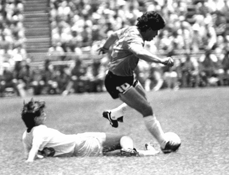 Decretan 3 días de duelo nacional por la muerte de Diego Armando Maradona
