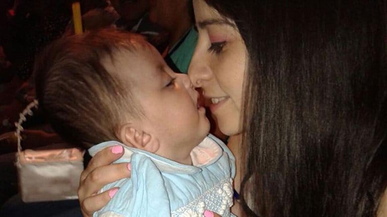 Adoptó a una beba abandonada aunque sabía que iba a morir pronto: “Fueron los mejores años de mi vida”