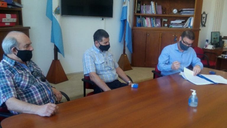 Firman el contrato para terminar el Jardín de Winifreda
