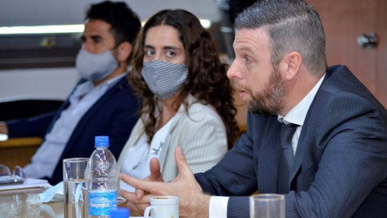 “No privatizamos, no afectamos puestos de trabajo, ni tocamos el Convenio Colectivo”, aseguró el secretario de Energía pampeano