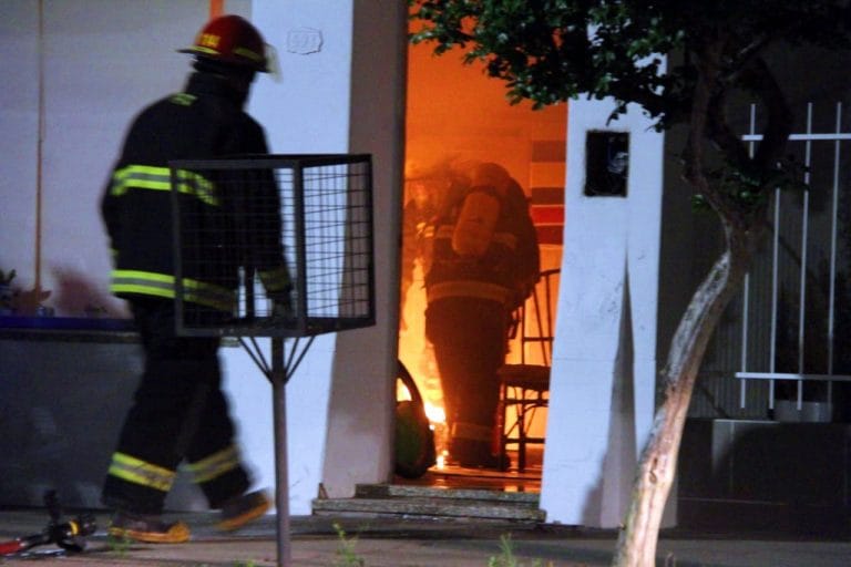 Bomberos y policía acudieron a un principio de incendio en el centro piquense
