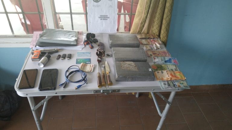 La Pampa: detuvieron a una persona que llevaba más de 3 kilos de cocaína debajo del asiento del auto