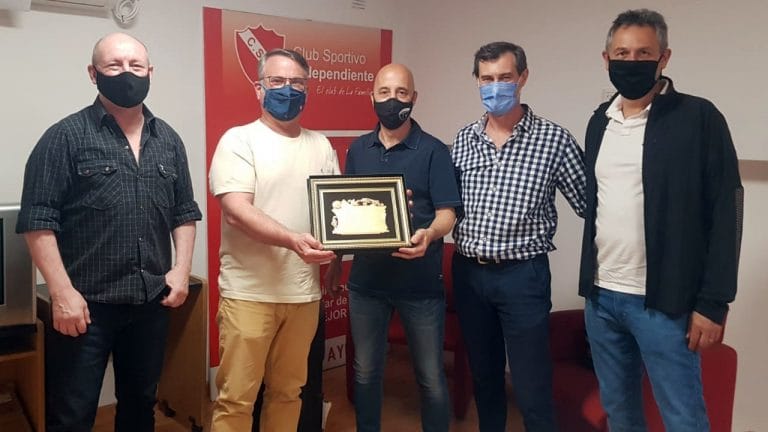 Pico FBC entregó reconocimientos a los clubes Sportivo Independiente y Cultural Argentino por haber cumplido 100 años de vida