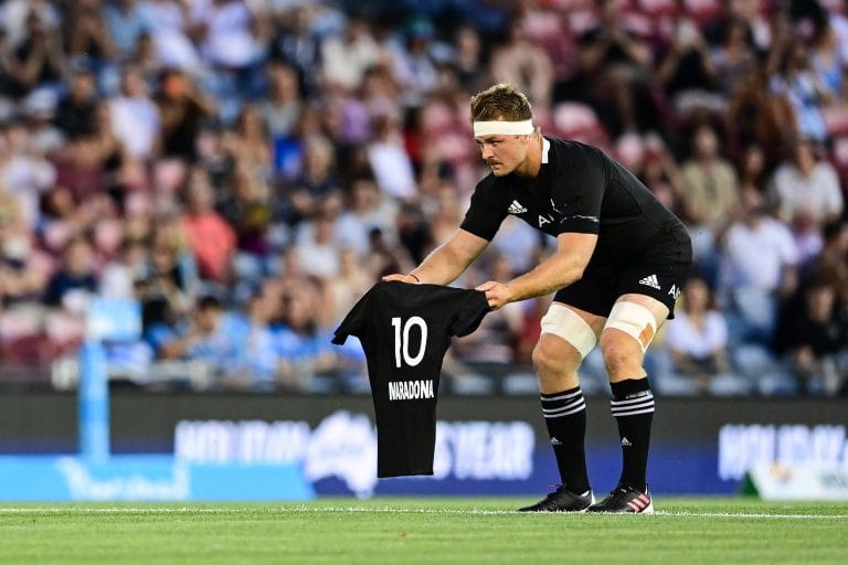 La gran polémica entre el conmovedor homenaje de los All Blacks y el silencio de Los Pumas