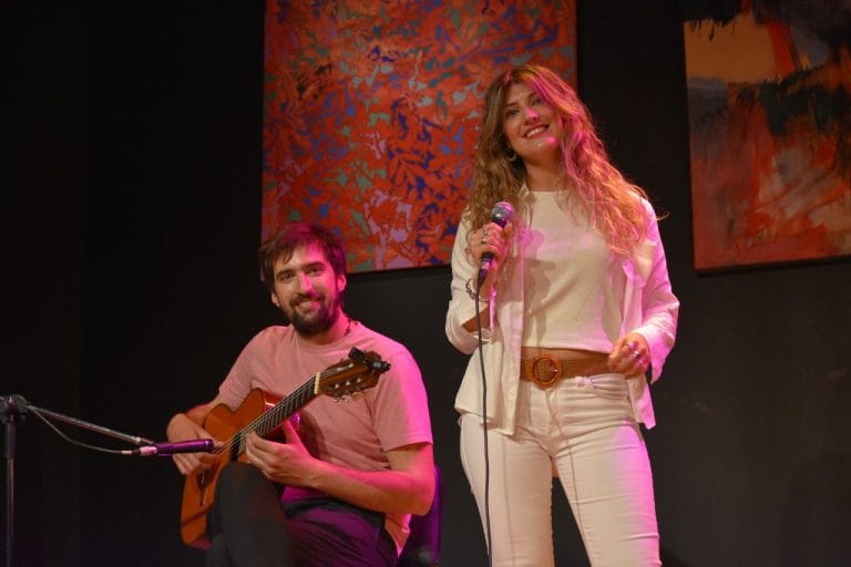 “Domingos en casa”: Hoy se presenta el dúo “Asociación Libre”