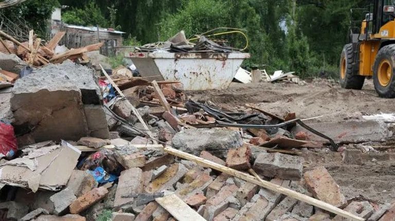 Neuquén: su ex lo denunció por abusar de sus hijas y 50 vecinos le quemaron la casa y lo mataron