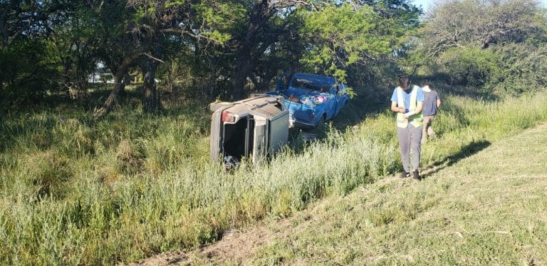 Viajaban remolcando un auto y sufrieron un accidente en Ruta Provincial 10