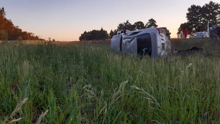 Vuelco en Ruta 1 entre Catriló y Relmo: El conductor resultó ileso pero fue derivado al Hospital