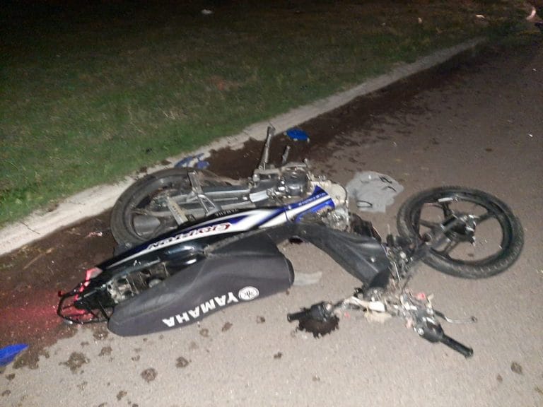 Motociclista grave tras un fuerte choque ocurrido anoche en Avenida Circunvalación y la 452