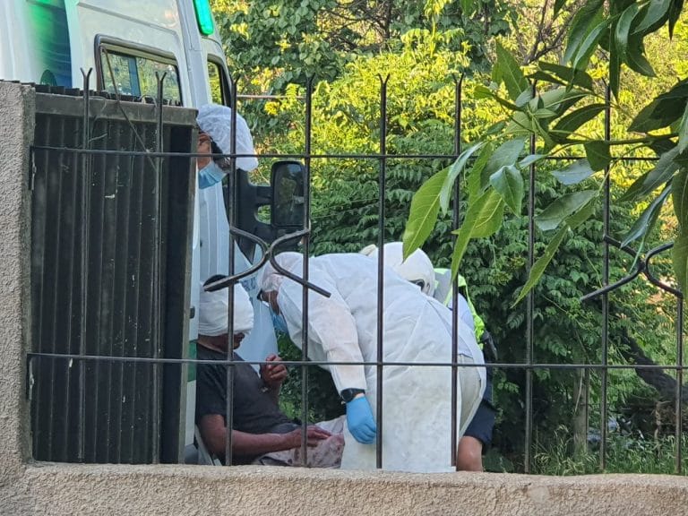 Un hombre golpeado y completamente ensangrentado fue trasladado al Hospital Gobernador Centeno