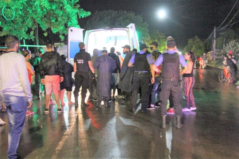 Grave choque frontal de motos en barrio El Molino: Un joven fue trasladado de urgencia en estado de semiinconsciencia