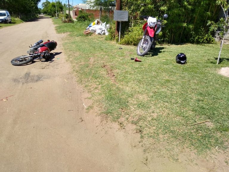 Fuerte choque entre motos en General Pico: Ambos conductores fueron hospitalizados