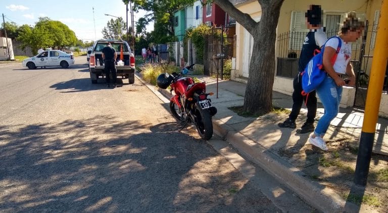 Otro accidente en barrio Malvinas: Una motociclista embistió a un menor de edad causándole una fractura expuesta en la pierna