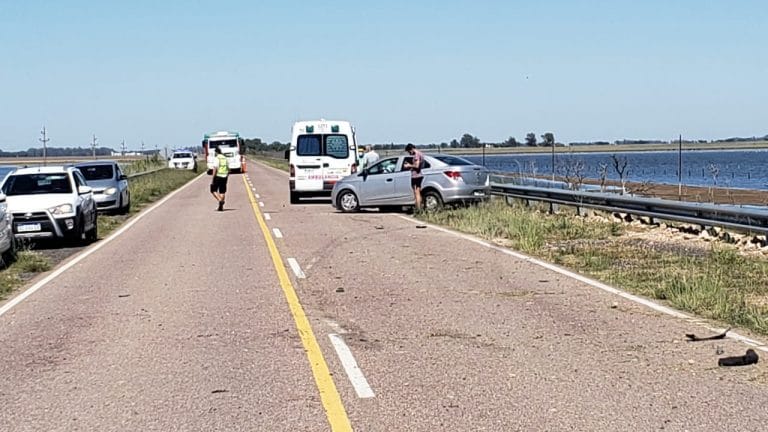 Despiste y choque en Ruta 102 entre Monte Nievas y Eduardo Castex: Una mujer fue hospitalizada