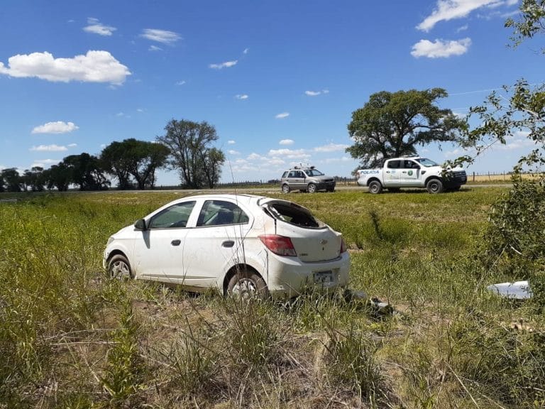 Vuelco en Ruta 35 en cercanías de Eduardo Castex: Una mujer fue asistida por el SEM