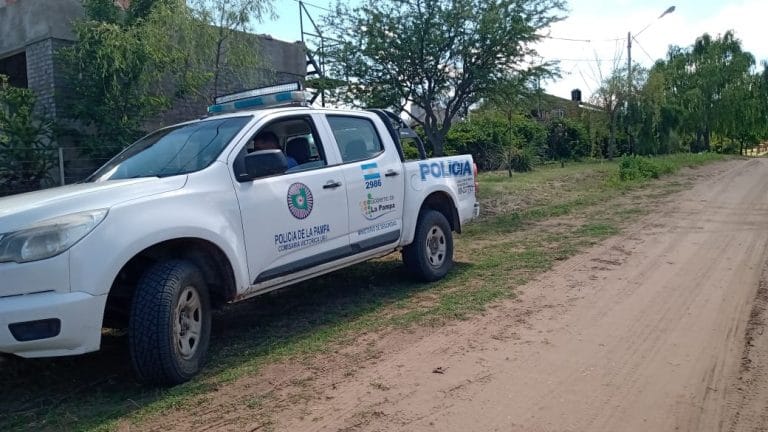 La policía de Victorica desbarató una fiesta clandestina en donde había más de 30 personas