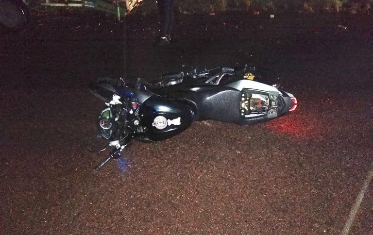 Grave accidente en la madrugada: Un motociclista se encuentra en Terapia Intensiva