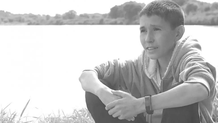 “No estoy envejeciendo” la increíble historia de un hombre de 32 años que parece adolescente