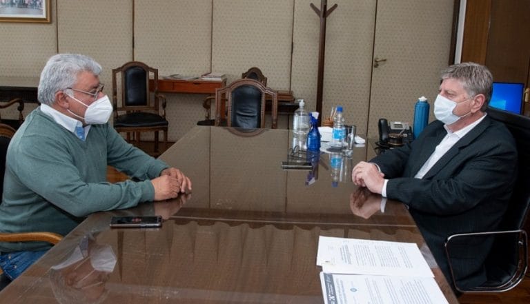 El Gobernador Sergio Ziliotto se reunió con el Intendente de Puelches por el acueducto y la provisión de Internet