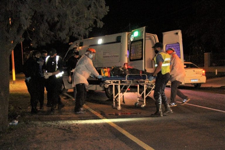 Dos de los tres jóvenes accidentados en la madrugada del viernes continúan en terapia intensiva y con pronóstico reservado