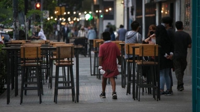 En Rosario proponen encarcelar a quienes promuevan que niños pidan en la calle