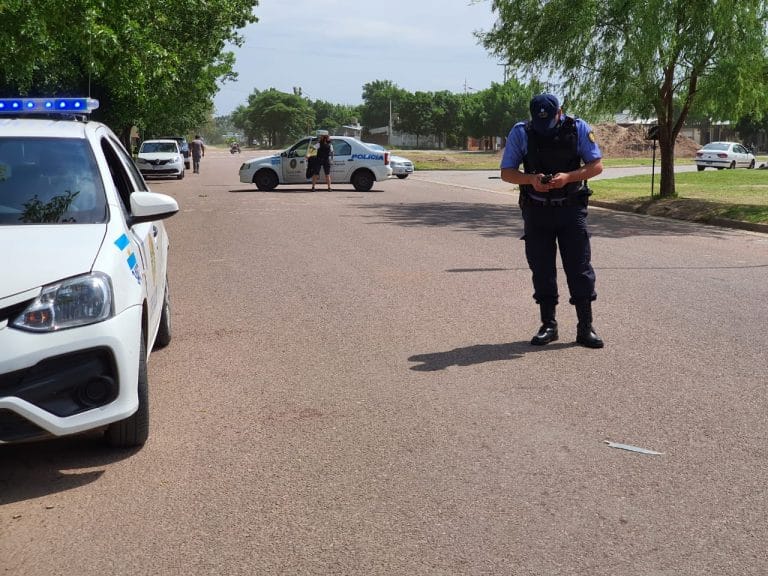 Una persona recibió un disparo en una de sus piernas: Hay dos demorados
