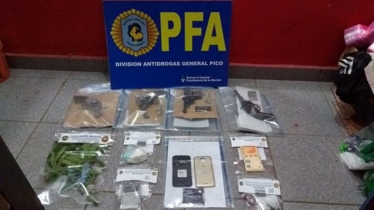 Hallan droga y armas en un allanamiento en barrio Bicentenario de General Pico