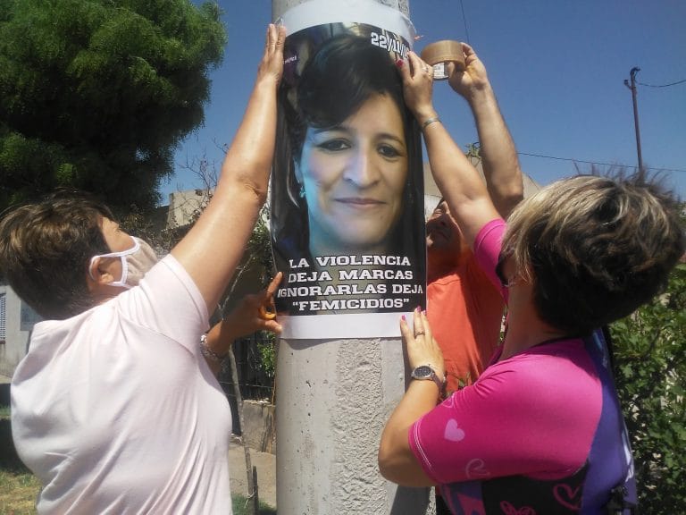 Sentido homenaje: La hermana de Sonia Alvarado llegó en bicicleta a Trenel junto a dos amigas desde Pichi Huinca