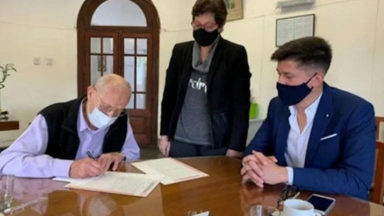 Santa Fe: un hombre de 88 años donó en vida su casa y su auto al hospital de su pueblo