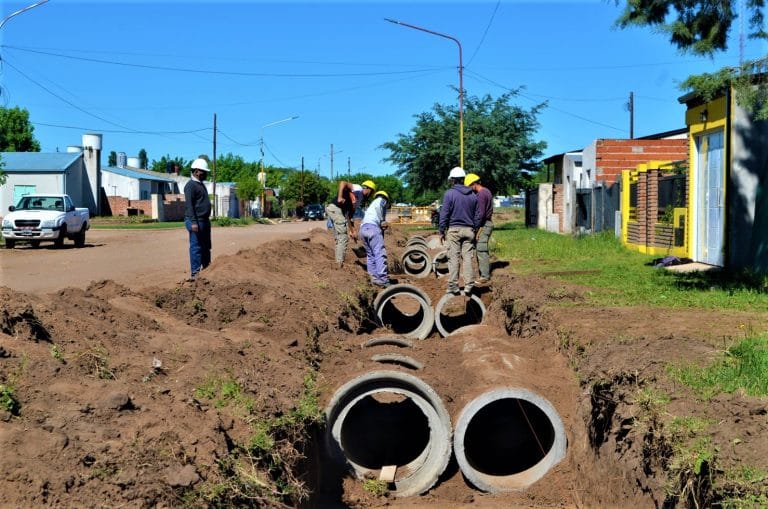 General Pico: Continúan los trabajos de construcción de canales de desagües pluviales