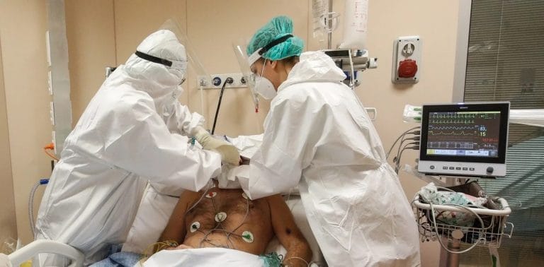 “Golpe de realidad”: en España llevan a jóvenes a una terapia intensiva para concientizarlos sobre el coronavirus