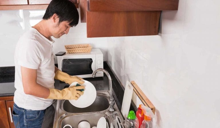 #YoMeOcupo, una campaña que invita a varones a dejar de ser ayudadores y compartir tareas del hogar