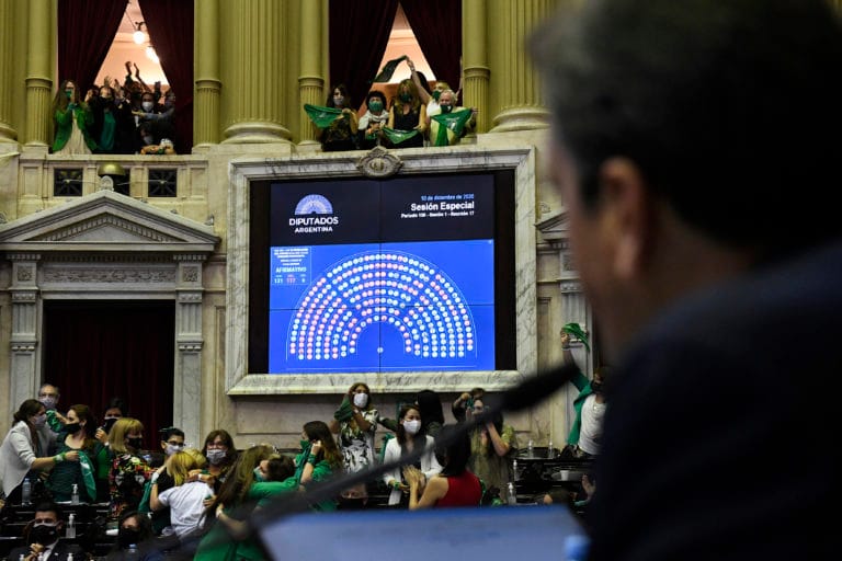 El aborto legal está a un paso de ser ley, ya tiene media sanción y pasa al Senado para su definición