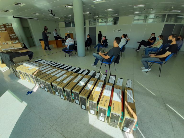 El STJ distribuyó 58 computadoras en la provincia
