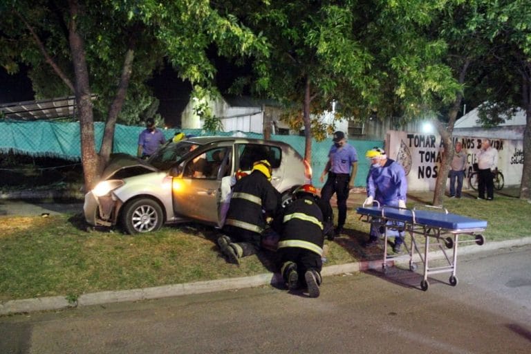 Impresionante accidente dejó dos personas hospitalizadas