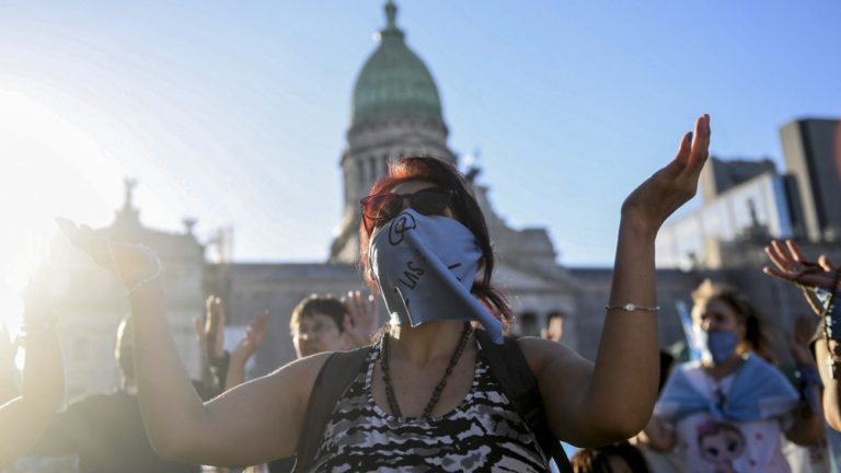 Católicos y evangelistas convocan a ayuno y oración en la previa al tratamiento del aborto