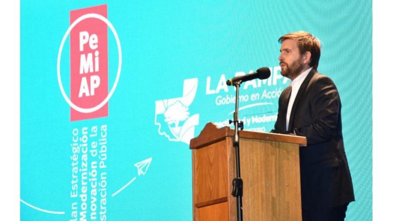 Modernizar la Administración Pública provincial y achicar la brecha digital,  primer año de la creación del Ministerio de Conectividad y Modernización